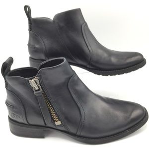 NWOB UGG Aureo Black Leather Ankle Boots